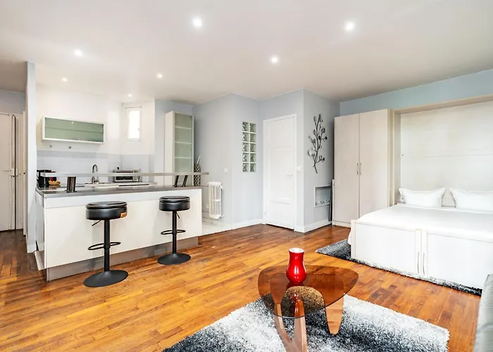 Elegant Saint-dominique